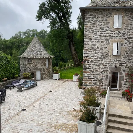Chateau Du Puech En Aubrac Bed and Breakfast