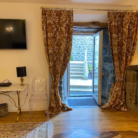 Chateau Du Puech En Aubrac 住宿加早餐酒店 4*