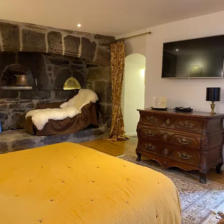 Bed and Breakfast Chateau Du Puech En Aubrac 4*