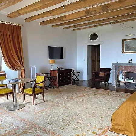 Bed & Breakfast Chateau Du Puech En Aubrac 4*