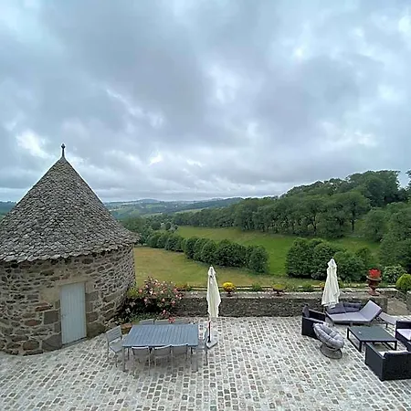 Chateau Du Puech En Aubrac Bed & Breakfast 4*